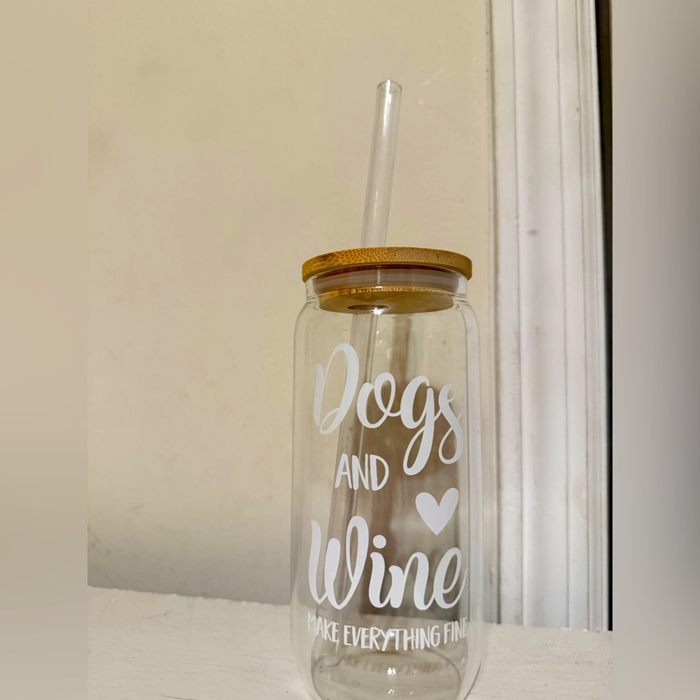 Dogs and Wine brand new glass tumbler 🤎🤍